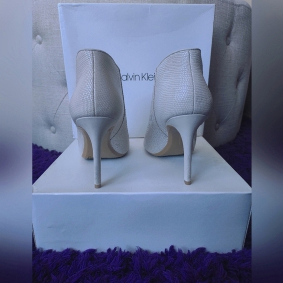 Calvin Klein White Cream Open Toe Heels - Picture 5 of 11